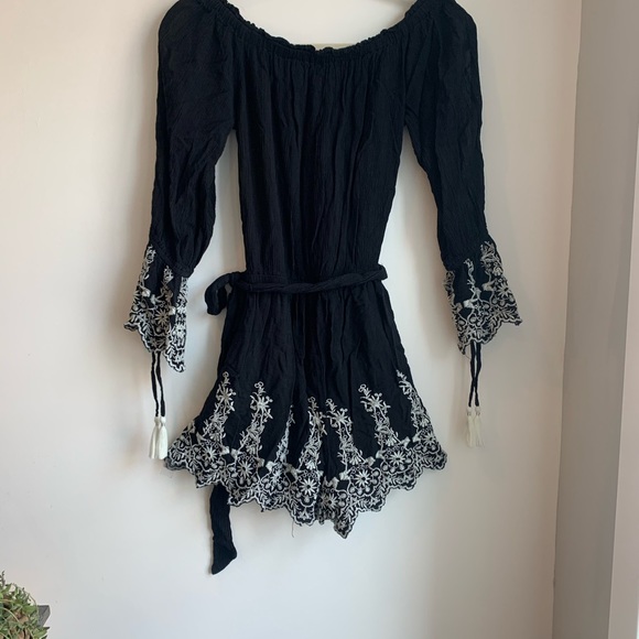 Embroidered romper - Picture 3 of 4